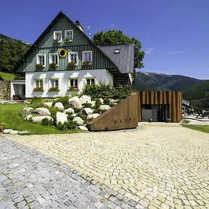 Guest house Slunecnice & Panorama Restaurace Farma, Spindleruv Mlyn